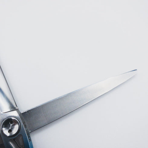 【トギノンTOGINON】NEOシャークライト2020モデルシザー オフセット理容 美容ハサミ 右利き 6インチ 中古 sc10