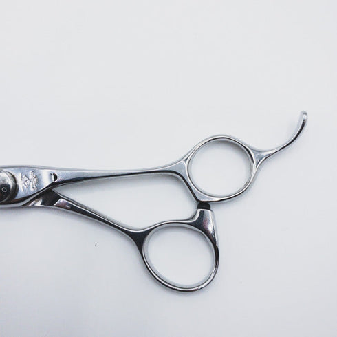 【ナルトシザーズ ナルトシザーNARUTO SCISSORS】ニューヘネシーSシザー オフセット理容 美容ハサミ 右利き 5インチ 中古 sc123