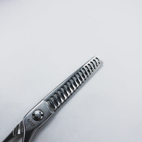 美品【マック シザーBMAC】FT-6017B/B オフセット シザー セニング 美容ハサミ すきばさみ 美容師 理容師 約55~65% 右利き 6インチ 中古 sc1238