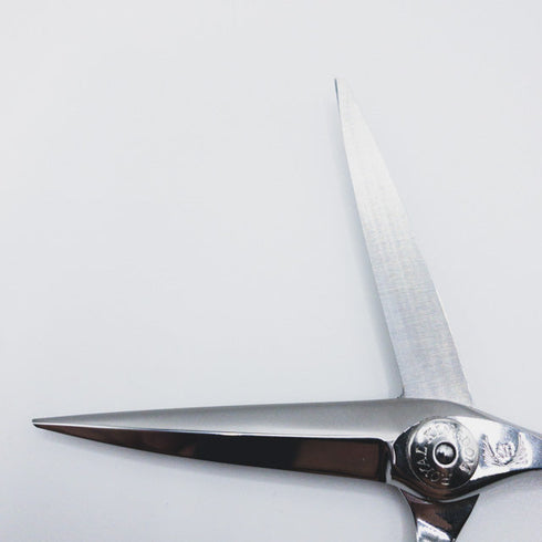 【ナルトシザーズ ナルトシザーNARUTO SCISSORS】スピンヘネシーシザー オフセット理容 美容ハサミ 右利き 5.6インチ 中古 sc124