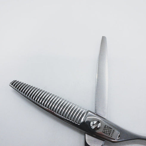 美品【内海ウツミUTSUMI】PR215 オフセット シザー セニング 美容ハサミ すきばさみ 美容師 理容師 約15% 右利き 6インチ 中古 sc1256