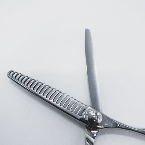 【ナルトシザーズ ナルトシザーNARUTO SCISSORS】四梳きシェアライン メガネ シザー セニング 美容ハサミ すきばさみ 美容師 理容師 約45% 右利き 6インチ 中古 sc1280
