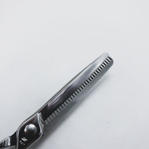 【ナルトシザーズ ナルトシザーNARUTO SCISSORS】二梳きDBクォーターセニングS31 メガネ シザー セニング 美容ハサミ すきばさみ 美容師 理容師 約20~25% 右利き 5.8インチ 中古 sc1290