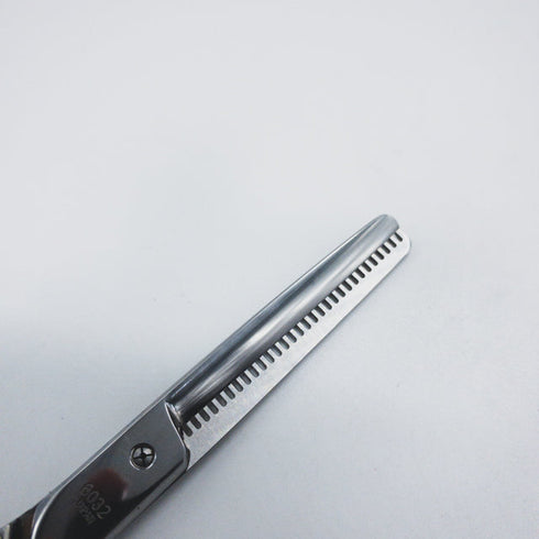【ヒカリシザーズHIKARI光シザーHIKARI SCISSORS】6032 オフセット シザー セニング 美容ハサミ すきばさみ 美容師 理容師 約40% 右利き 6インチ 中古 sc1308