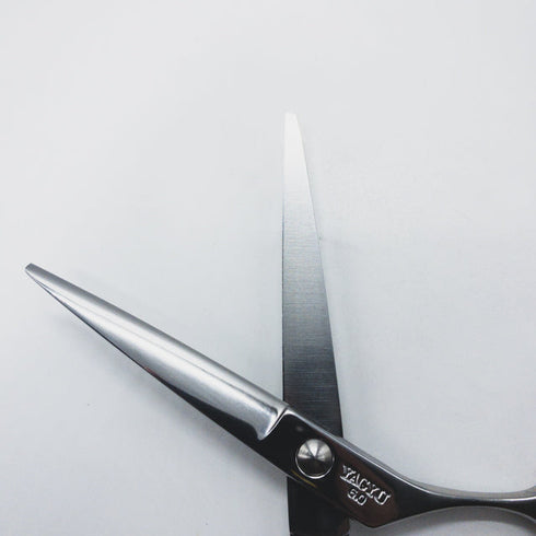 新品同様【YAGYU柳生】60 シザー オフセット 理容 美容ハサミ 美容師 理容師 右利き 6インチ 中古 sc1309