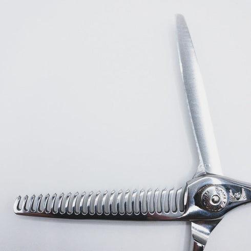 【ナルトシザーズ ナルトシザーNARUTO SCISSORS】四梳きヘネシーローリングS23 オフセット シザー セニング 美容ハサミ すきばさみ 美容師 理容師 約35% 右利き 6インチ 中古 sc131