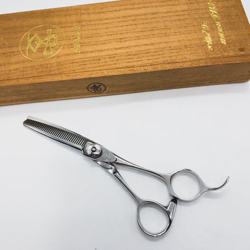 【ナルトシザーズ ナルトシザーNARUTO SCISSORS】デザインヘネシー オフセット シザー セニング 美容ハサミ すきばさみ 美容師 理容師 約40~45% 右利き 5.8インチ 中古 sc1352