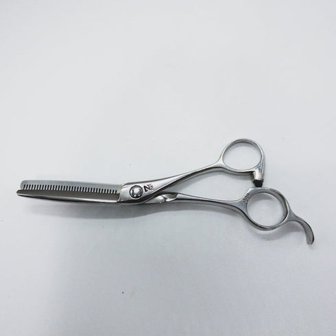 【ナルトシザーズ ナルトシザーNARUTO SCISSORS】デザインヘネシー オフセット シザー セニング 美容ハサミ すきばさみ 美容師 理容師 約40~45% 右利き 5.8インチ 中古 sc1352