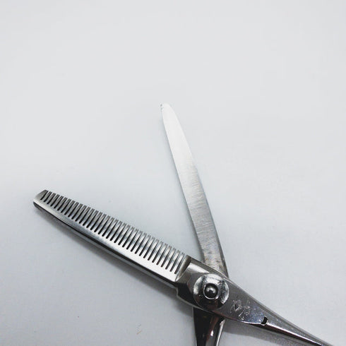 【ナルトシザーズ ナルトシザーNARUTO SCISSORS】デザインヘネシー オフセット シザー セニング 美容ハサミ すきばさみ 美容師 理容師 約40~45% 右利き 5.8インチ 中古 sc1352