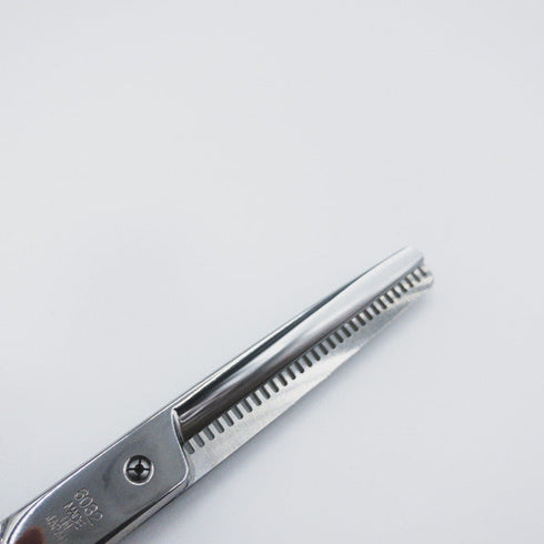 美品【ヒカリシザーズHIKARI光シザーHIKARI SCISSORS】6032 オフセット シザー セニング 美容ハサミ すきばさみ 美容師 理容師 約40% 右利き 6インチ 中古 sc138