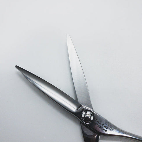 【トラックスシザーズ トラックスシザーTRACKS SCISSORS】DIA53M シザー メガネ 理容 美容ハサミ 美容師 理容師 右利き 5.25インチ 中古 sc1395