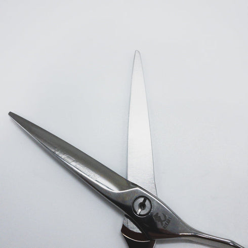 【ヒカリシザーズHIKARI光シザーHIKARI SCISSORS】SEV COSMOS S-6.0M シザー メガネ 理容 美容ハサミ 美容師 理容師 右利き 6インチ 中古 sc1427