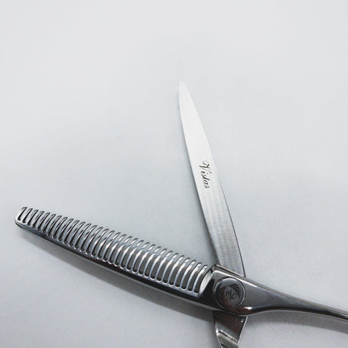 【ナルトシザーズ ナルトシザーNARUTO SCISSORS】レオヴィスタMTS20G メガネ シザー セニング 美容ハサミ すきばさみ 美容師 理容師 約20% 右利き 5.7インチ 中古 sc1441