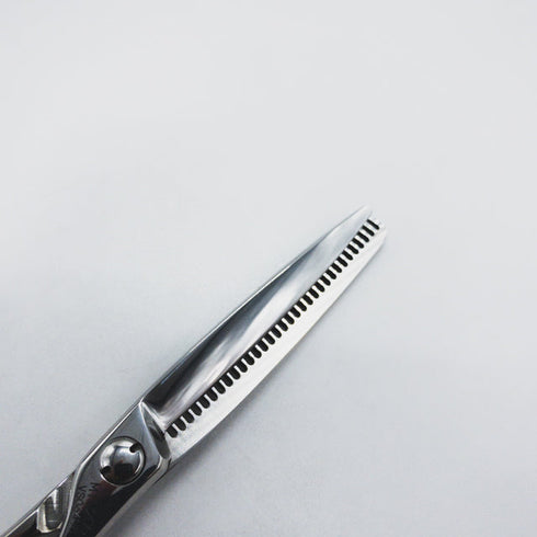 【ナルトシザーズ ナルトシザーNARUTO SCISSORS】レオヴィスタMTS20G メガネ シザー セニング 美容ハサミ すきばさみ 美容師 理容師 約20% 右利き 5.7インチ 中古 sc1441