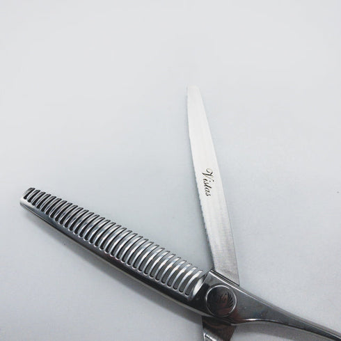 【ナルトシザーズ ナルトシザーNARUTO SCISSORS】レオヴィスタMTS30G メガネ シザー セニング 美容ハサミ すきばさみ 美容師 理容師 約30% 右利き 6インチ 中古 sc1454