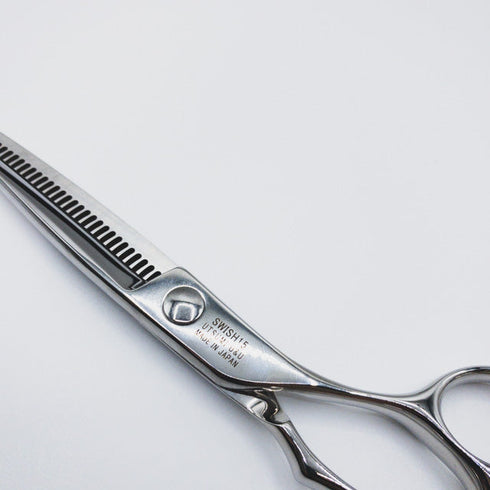 新品未使用【内海ウツミUTSUMI】U&U SWISH15 オフセット シザー セニング 美容ハサミ すきばさみ 美容師 理容師 約15% 右利き 6インチ 中古 sc147