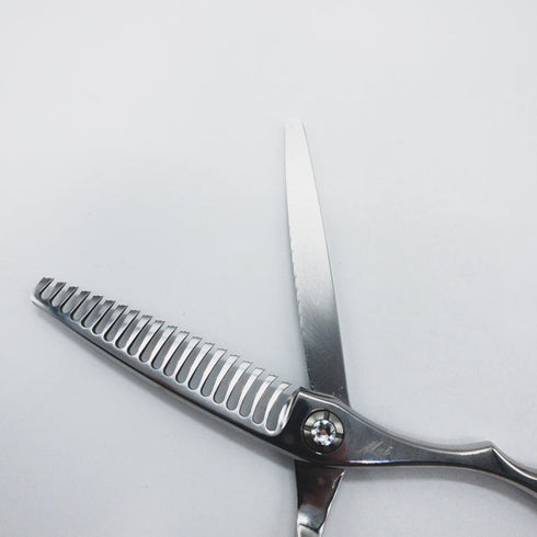 美品【シザーズジャパンSCISSORS JAPAN】QVF25%20i18Y FLOR LSBS加工 メガネ シザー セニング 美容ハサミ すきばさみ 美容師 理容師 約25% 右利き 6インチ 中古 sc1526