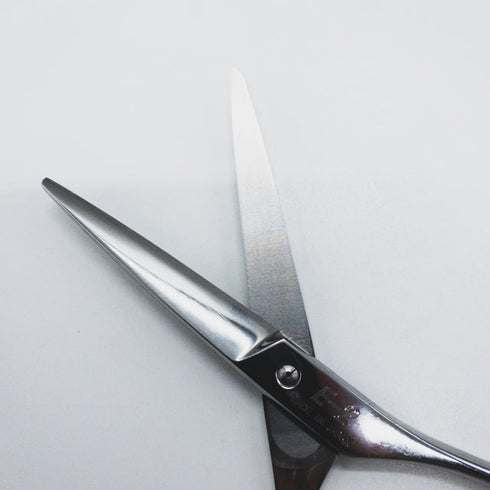 【ヒカリシザーズHIKARI光シザーHIKARI SCISSORS】E-2 シザー オフセット 理容 美容ハサミ 美容師 理容師 右利き 5.3インチ 中古 sc1532