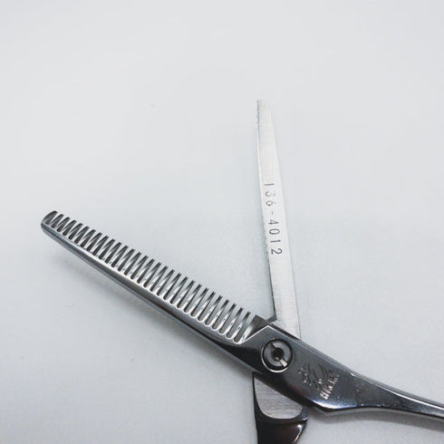 【ヒカリシザーズHIKARI光シザーHIKARI SCISSORS】T-30 メガネ シザー セニング 美容ハサミ すきばさみ 美容師 理容師 約30~35% 右利き 5.7インチ 中古 sc1533