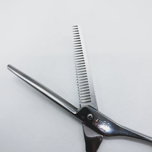 【ヒカリシザーズHIKARI光シザーHIKARI SCISSORS】T-30 メガネ シザー セニング 美容ハサミ すきばさみ 美容師 理容師 約30~35% 右利き 5.7インチ 中古 sc1533