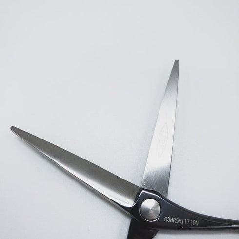 美品【シザーズジャパンSCISSORS JAPAN】QS 800R QSHR55i171ON シザー オフセット 理容 美容ハサミ 美容師 理容師 右利き 5.5インチ 中古 sc1536