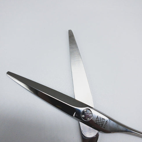 新品未使用【内海ウツミUTSUMI】sword55/20 シザー オフセット 理容 美容ハサミ 美容師 理容師 右利き 5.5インチ 中古 sc1541