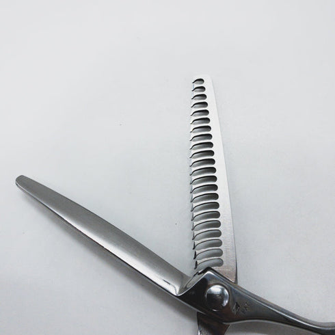 【ナルトシザーズ ナルトシザーNARUTO SCISSORS】四梳きシェアライン メガネ シザー セニング 美容ハサミ すきばさみ 美容師 理容師 約45% 右利き 6インチ 中古 sc1552