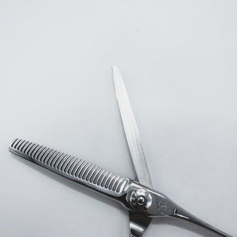 【ナルトシザーズ ナルトシザーNARUTO SCISSORS】二梳きヘネシーラムールS31 オフセット シザー セニング 美容ハサミ すきばさみ 美容師 理容師 約20~25% 右利き 5.8インチ 中古 sc1570