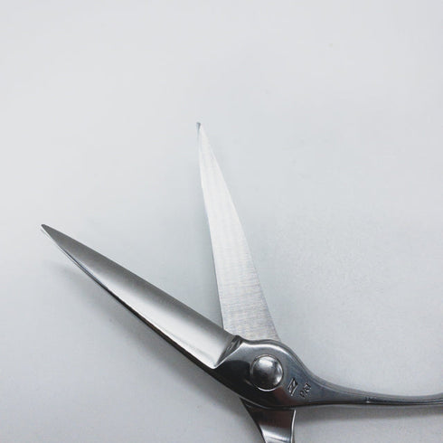 【ナルトシザーズ ナルトシザーNARUTO SCISSORS】スピンヘネシー シザー オフセット 理容 美容ハサミ 美容師 理容師 右利き 5.6インチ 中古 sc1571