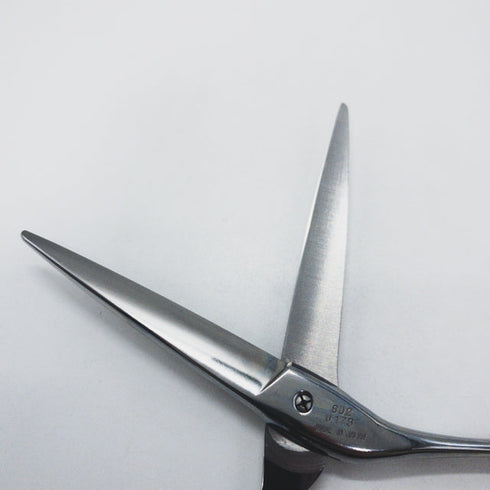 新品同様【ヒカリシザーズHIKARI光シザーHIKARI SCISSORS】STELLA COSMOS802 ステラコスモス シザー オフセット 理容 美容ハサミ 美容師 理容師 右利き 6インチ 中古 sc1630