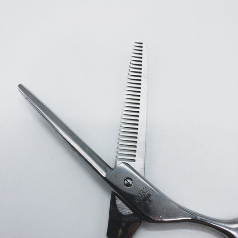 【ヒカリシザーズHIKARI光シザーHIKARI SCISSORS】6032 オフセット シザー セニング 美容ハサミ すきばさみ 美容師 理容師 約40% 右利き 6インチ 中古 sc1657