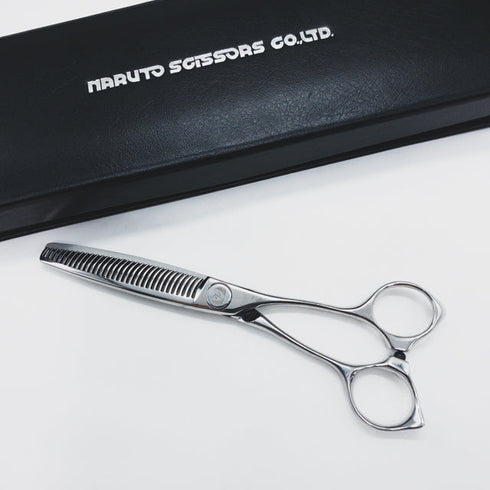 【ナルトシザーズ ナルトシザーNARUTO SCISSORS】レオヴィスタMTS30G メガネ シザー セニング 美容ハサミ すきばさみ 美容師 理容師 約30% 右利き 6インチ 中古 sc1659