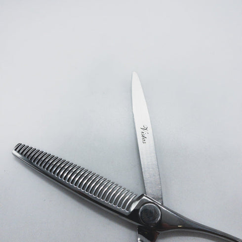 【ナルトシザーズ ナルトシザーNARUTO SCISSORS】レオヴィスタMTS30G メガネ シザー セニング 美容ハサミ すきばさみ 美容師 理容師 約30% 右利き 6インチ 中古 sc1659