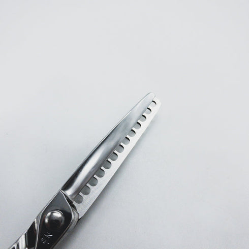 【ナルトシザーズ ナルトシザーNARUTO SCISSORS】ドレスライン メガネ シザー セニング 美容ハサミ すきばさみ 美容師 理容師 約20% 右利き 5.6インチ 中古 sc1661