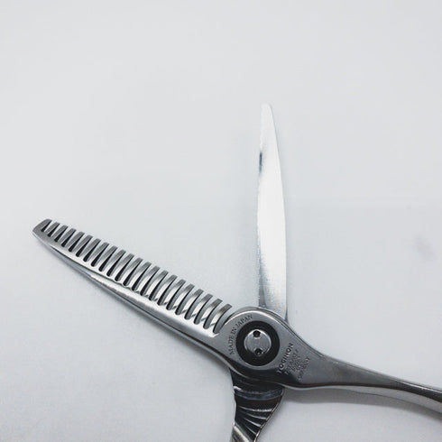 【トギノンTOGINON】PREMIUM TWIN5.8プレミアムクイーン ツイン メガネ シザー セニング 美容ハサミ すきばさみ 美容師 理容師 約40% 右利き 5.8インチ 中古 sc1674