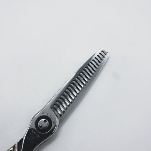 【トギノンTOGINON】PREMIUM TWIN5.8プレミアムクイーン ツイン メガネ シザー セニング 美容ハサミ すきばさみ 美容師 理容師 約40% 右利き 5.8インチ 中古 sc1674