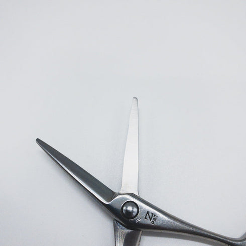 【ナルトシザーズ ナルトシザーNARUTO SCISSORS】ヘネシー ミニカット シザー オフセット 理容 美容ハサミ 美容師 理容師 右利き 5インチ 中古 sc1681