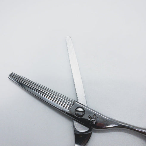 【ヒカリシザーズHIKARI光シザーHIKARI SCISSORS】トレンディー3 731 オフセット シザー セニング 美容ハサミ すきばさみ 美容師 理容師 約8% 右利き 6インチ 中古 sc1687