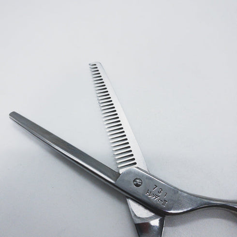 【ヒカリシザーズHIKARI光シザーHIKARI SCISSORS】トレンディー3 731 オフセット シザー セニング 美容ハサミ すきばさみ 美容師 理容師 約8% 右利き 6インチ 中古 sc1687