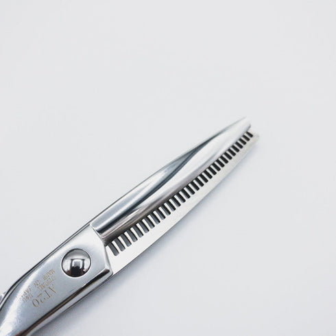 【内海ウツミUTSUMI】AT20 メガネ シザー セニング 美容ハサミ すきばさみ 美容師 理容師 約20% 右利き 6インチ 中古 sc2359