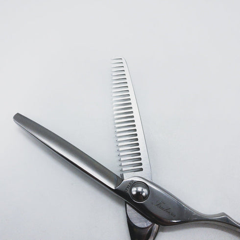 【トラックスシザーズ トラックスシザーTRACKS SCISSORS】STYLE26 メガネ シザー セニング 美容ハサミ すきばさみ 美容師 理容師 約23~25% 右利き 5.9インチ 中古 sc1727