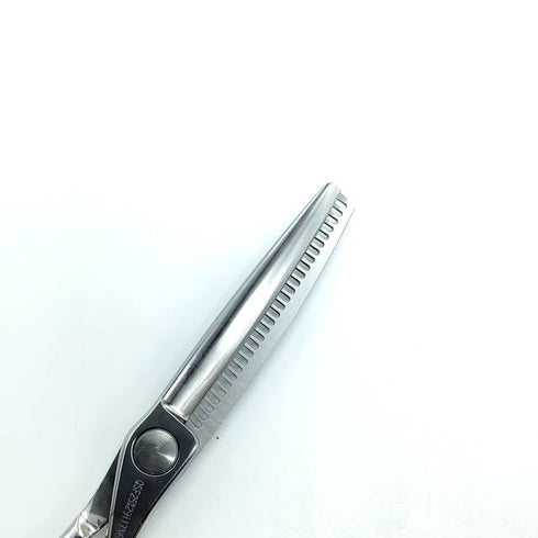 【シザーズジャパンSCISSORS JAPAN】Qs FLOR LSBS加工 QSF25%29i17N6N オフセット シザー セニング 美容ハサミ すきばさみ 美容師 理容師 約20~30% 右利き 6インチ 中古 sc2166