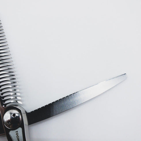 新品同様【トギノンTOGINON】サクセススター ホワイト新型メガネ シザー セニング 美容ハサミ すきばさみ 美容師 理容師 約20% 右利き 5.8インチ 中古 sc220