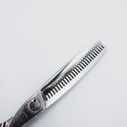 新品同様【トギノンTOGINON】サクセススター ホワイト新型メガネ シザー セニング 美容ハサミ すきばさみ 美容師 理容師 約20% 右利き 5.8インチ 中古 sc220