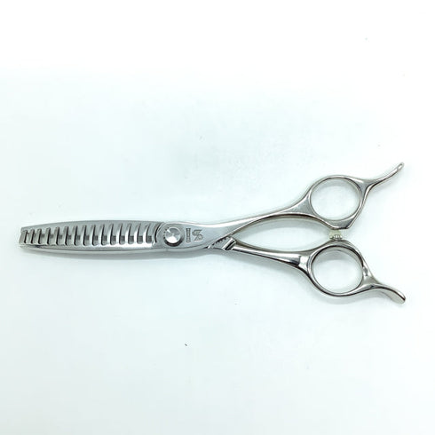 美品【トギノンTOGINON】QUEEN SHIGMAクイーンシグマ5.8 メガネ シザー セニング 美容ハサミ すきばさみ 美容師 理容師 約15% 右利き 5.8インチ 中古 sc2392