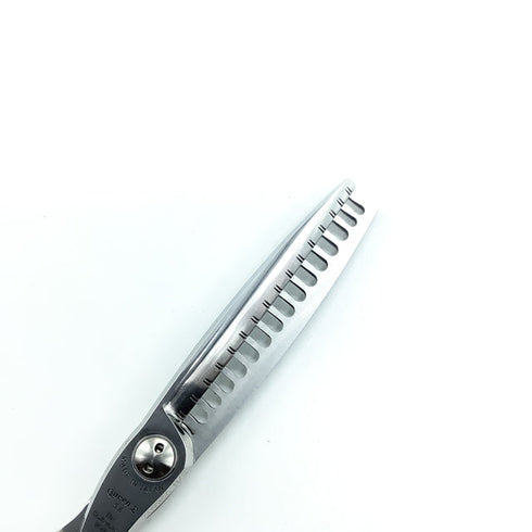 美品【トギノンTOGINON】QUEEN SHIGMAクイーンシグマ5.8 メガネ シザー セニング 美容ハサミ すきばさみ 美容師 理容師 約15% 右利き 5.8インチ 中古 sc2392