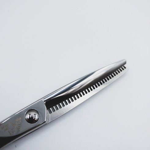 新品未使用【内海ウツミUTSUMI】SL24 メガネ シザー セニング 美容ハサミ すきばさみ 美容師 理容師 約20~25% 右利き 6インチ 中古 sc1798