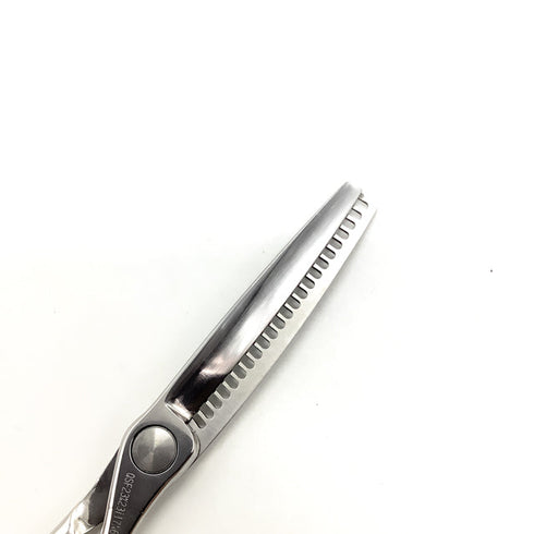 【シザーズジャパンSCISSORS JAPAN】QS FLOR23% QSF23%23i17N6N オフセット シザー セニング 美容ハサミ すきばさみ 美容師 理容師 約20~30% 右利き 6インチ 中古 sc2550