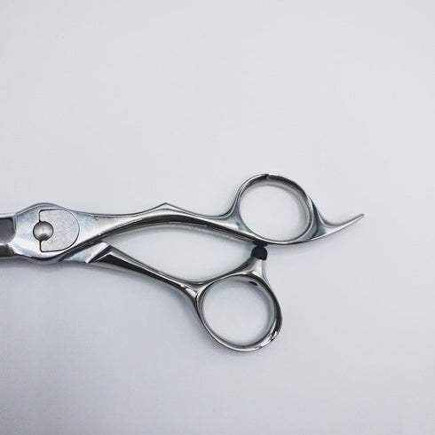 新品同様【シザーズジャパンSCISSORS JAPAN】S オーバル LSBS加工 シザー ドライカット 美容ハサミ 美容師5.5インチ 中古 sc263