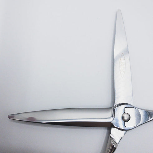 新品同様【シザーズジャパンSCISSORS JAPAN】S オーバル LSBS加工 シザー ドライカット 美容ハサミ 美容師5.5インチ 中古 sc263